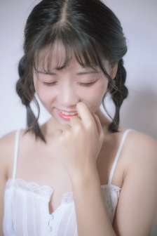 男生剪女生内衣的视频